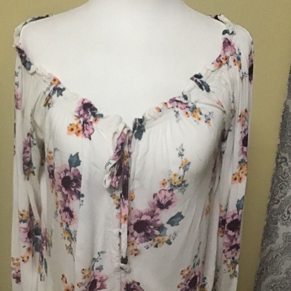 5/$50 Rewind White Floral Crop-Top Blouse Size Small